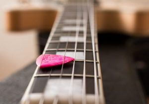 Read more about the article Acoustic vs. Electric Guitar